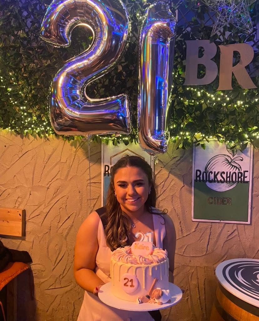 Table decorated with balloons for a 21st birthday